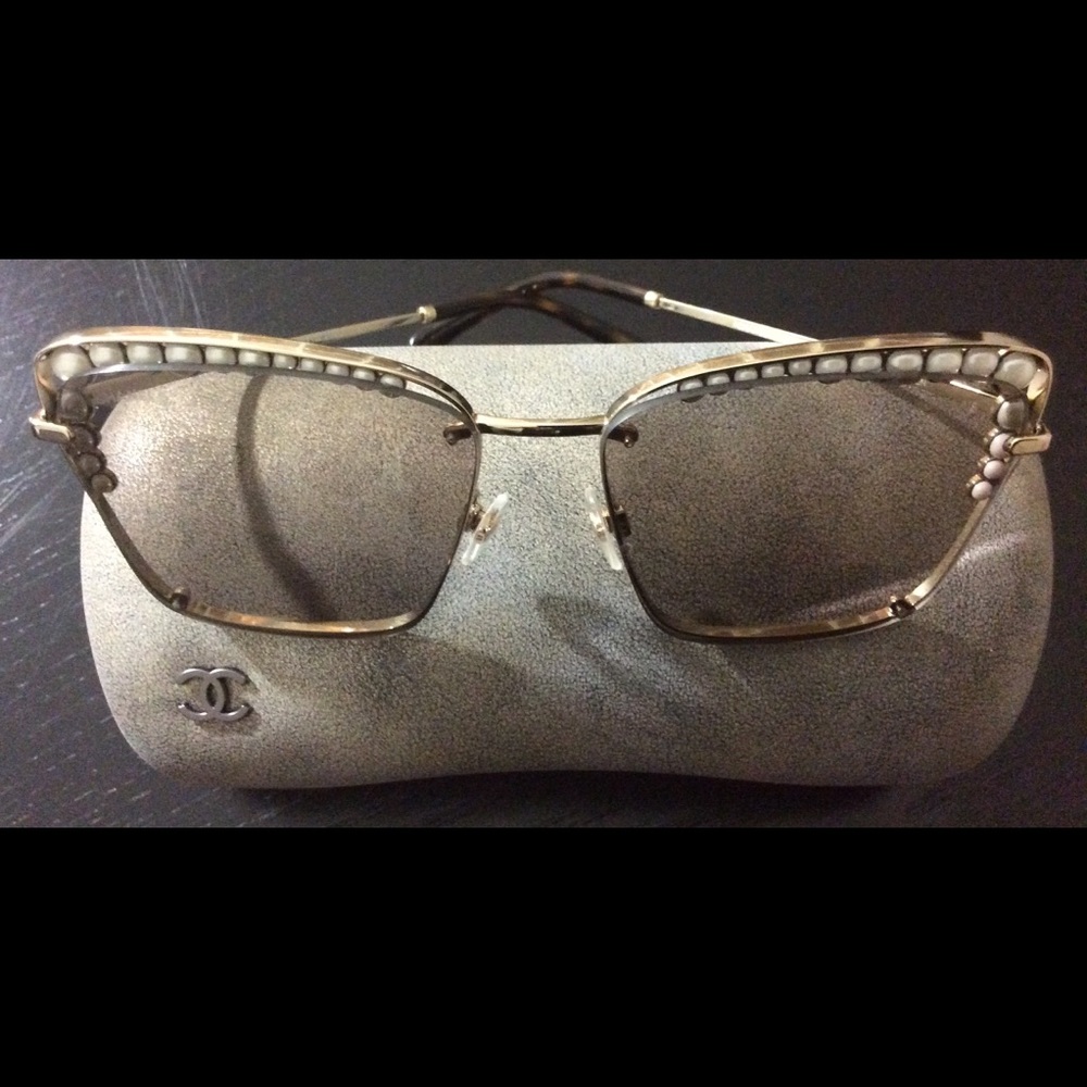 Chanel sunglasses-Square gold frame w/brown lenses